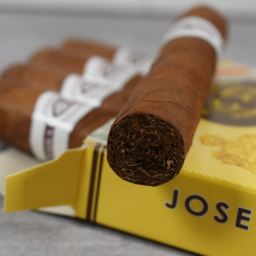 JOSE L PIEDRA PETIT CAZADORES  25 CIGARS